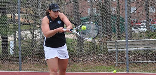 Tennis Splits Win Against Vikings