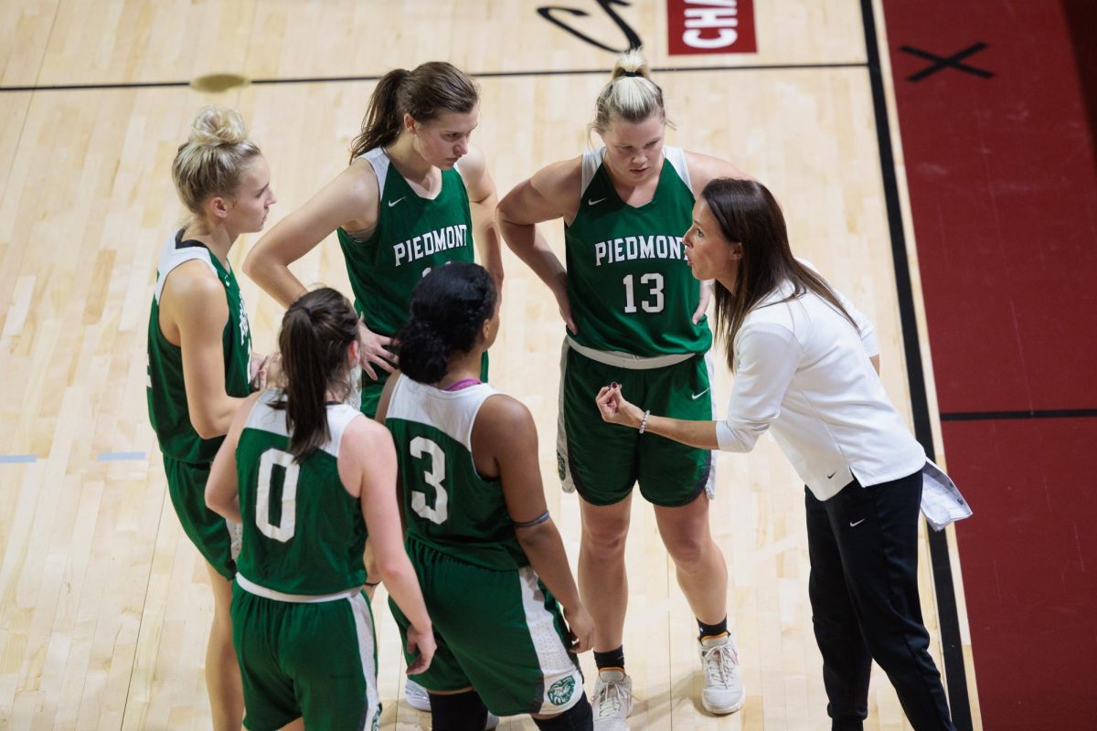 Coach+Jamie+Purdy+discusses+a+play+during+a+timeout+in+a+game.+Purdy+said+the+team+is+focused+on+its+goal+of+winning+a+championship+this+season.