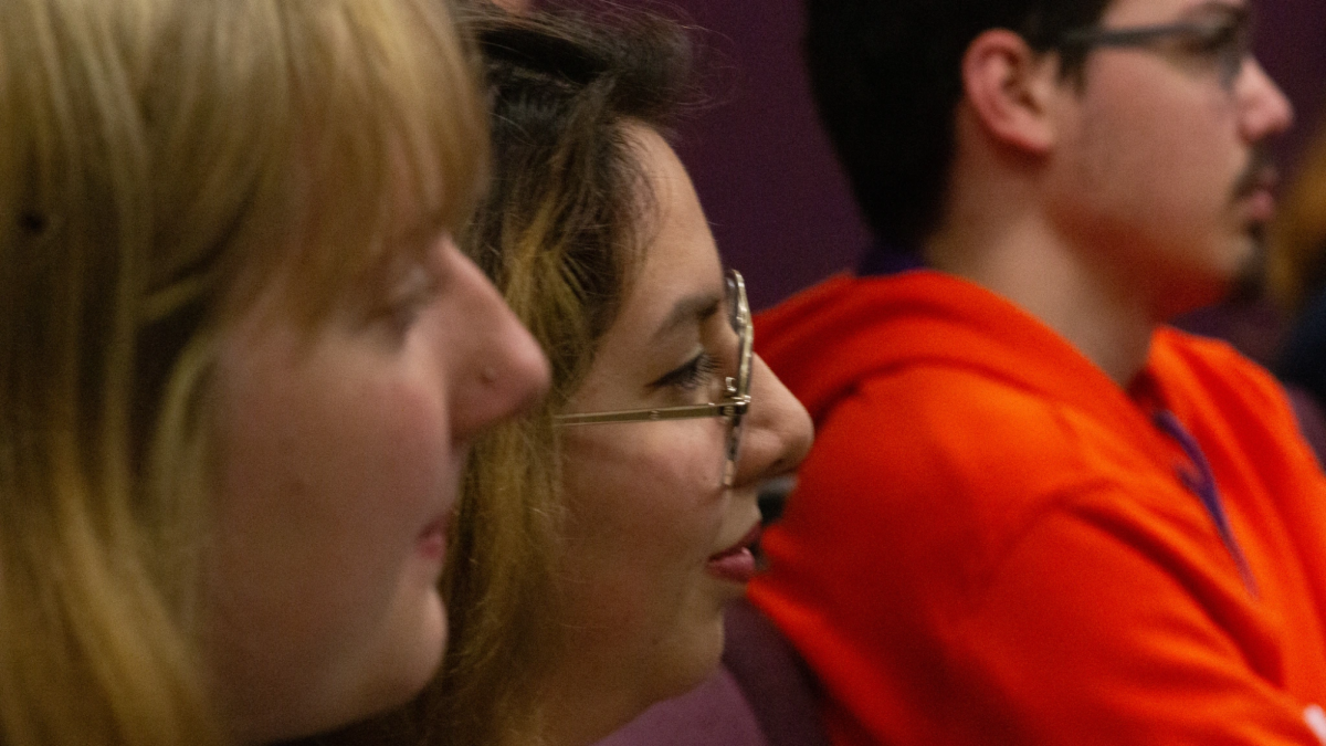 Freshman Kate Nye and junior Nahomi Solorzano watch a research presentation about online ads and consumerism.