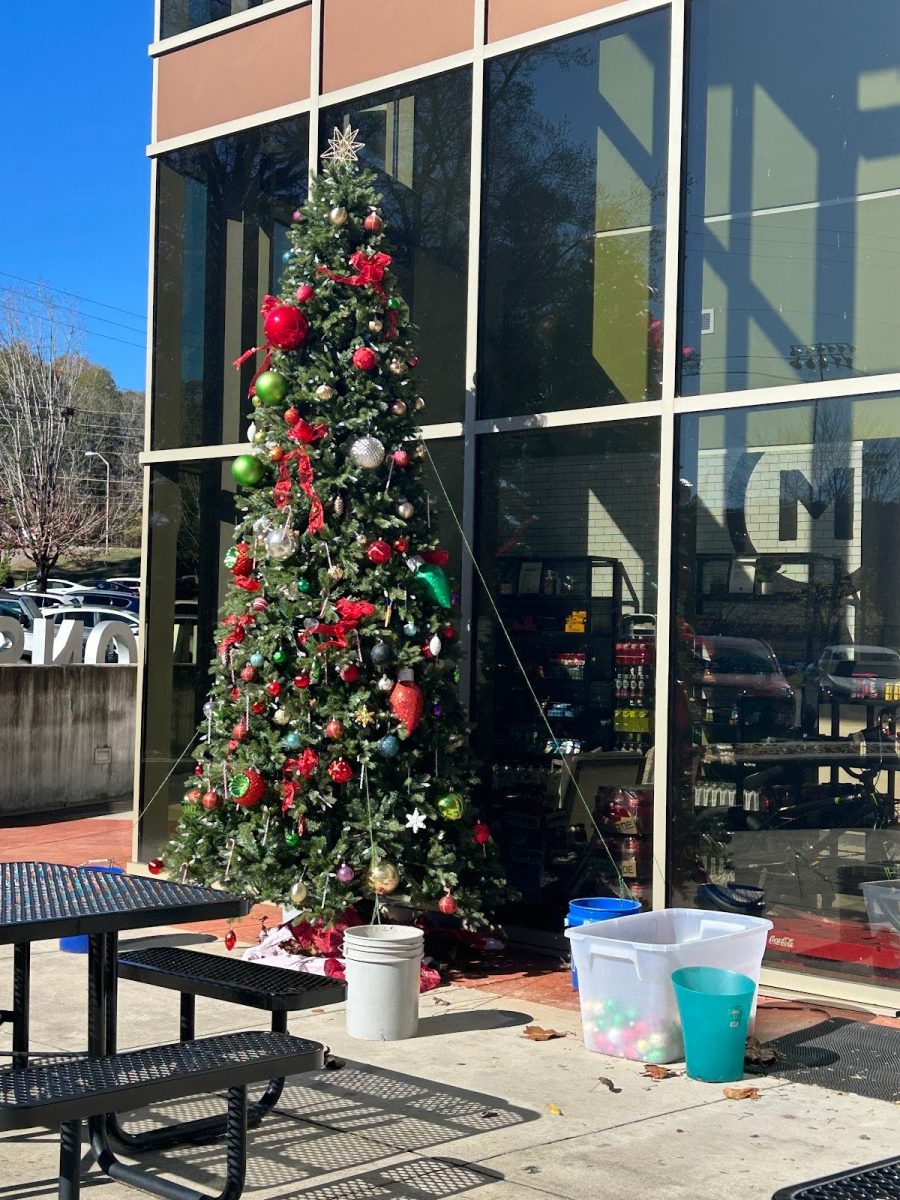 The Christmas tree in front of the commons being decorated.