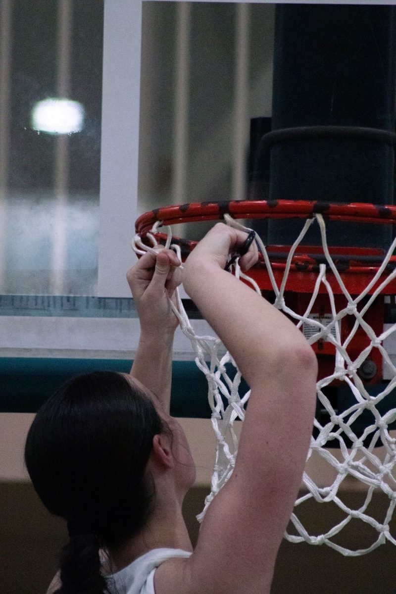 Ashley Scott was the first player to start the ceremonial net cutting. Every player cut a piece of the net, with Coach Purdy being the last one to cut it.